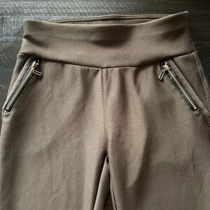 Stylish Brown Pants with Zipper Pockets